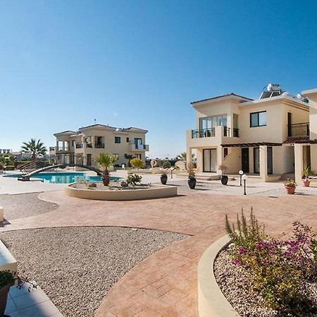 Beautiful 2-Bedroom Apartment - Great Location Pafos Zewnętrze zdjęcie