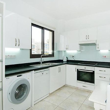 Beautiful 2-Bedroom Apartment - Great Location Pafos Zewnętrze zdjęcie