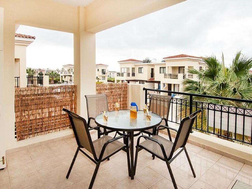 Beautiful 2-Bedroom Apartment - Great Location Pafos Zewnętrze zdjęcie
