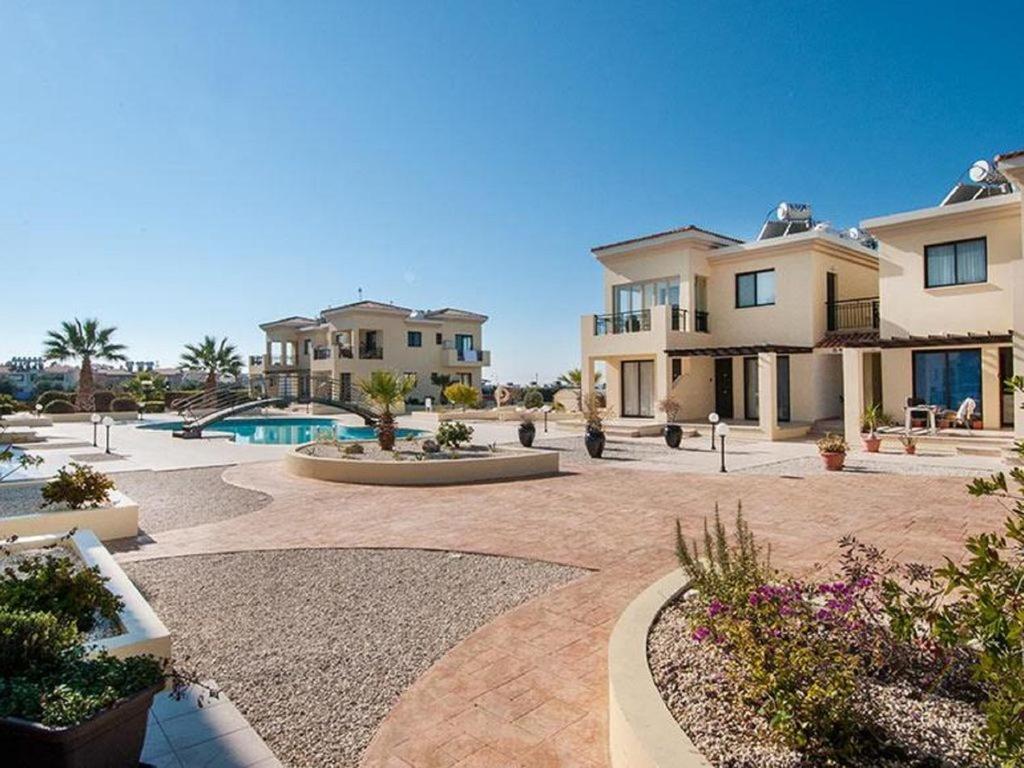 Beautiful 2-Bedroom Apartment - Great Location Pafos Zewnętrze zdjęcie