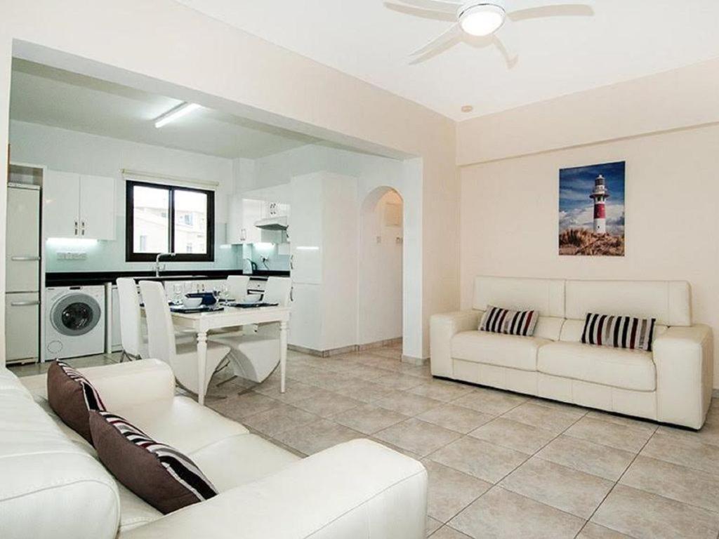 Beautiful 2-Bedroom Apartment - Great Location Pafos Zewnętrze zdjęcie