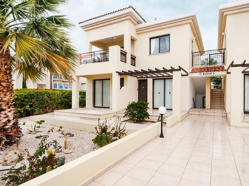 Beautiful 2-Bedroom Apartment - Great Location Pafos Zewnętrze zdjęcie