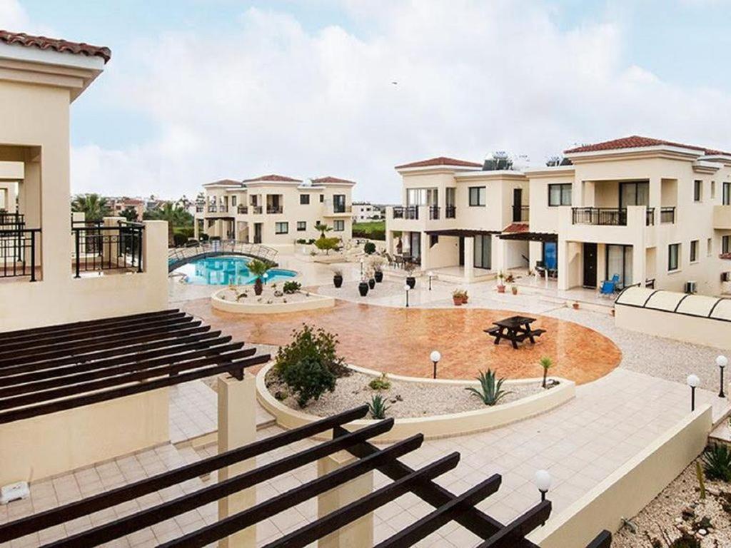 Beautiful 2-Bedroom Apartment - Great Location Pafos Zewnętrze zdjęcie