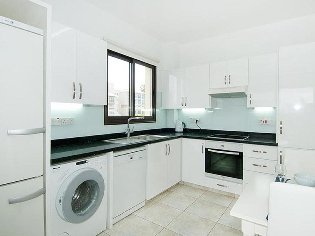 Beautiful 2-Bedroom Apartment - Great Location Pafos Zewnętrze zdjęcie
