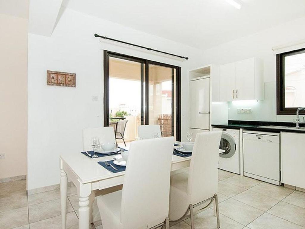 Beautiful 2-Bedroom Apartment - Great Location Pafos Zewnętrze zdjęcie