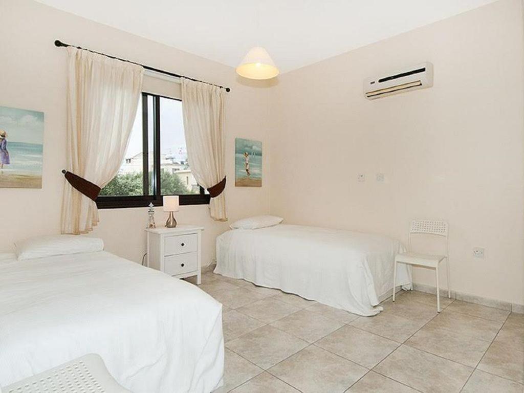 Beautiful 2-Bedroom Apartment - Great Location Pafos Zewnętrze zdjęcie